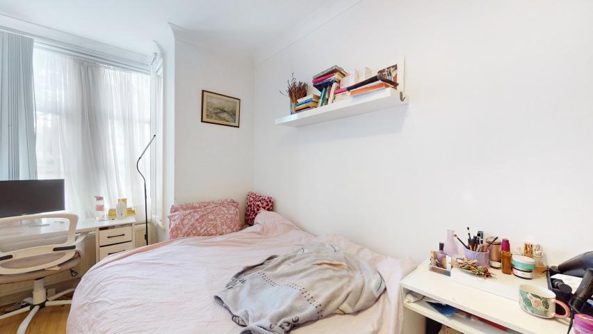 			3 Bedroom, 2 bath, 1 reception Flat			 Blenheim Gardens, Willesden Green